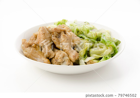 Boiled chicken wings and lettuce 79746502