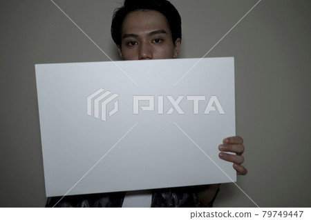 有留言簿的一個人 79749447