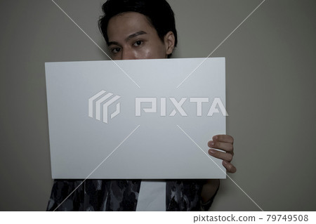 有留言簿的一個人 79749508