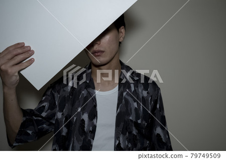 有留言簿的一個人 79749509