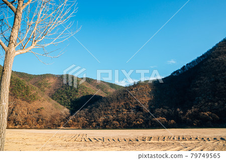 Nakdong River and mountain in Andong, Korea 79749565