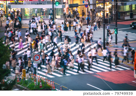Under the fourth declaration of the Tokyo cityscape of Japan. Astonishment, Tokyo 1308 people. Olympics "madness", Shibuya is a threatening crowd = July 15 Under the fourth declaration of the Tokyo cityscape of Japan. Astonishment, Tokyo 1308 people. Olympics "madness", Shibuya is a threatening crowd = July 15 79749939