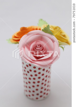 Handmade rose flowers made from origami 79751010