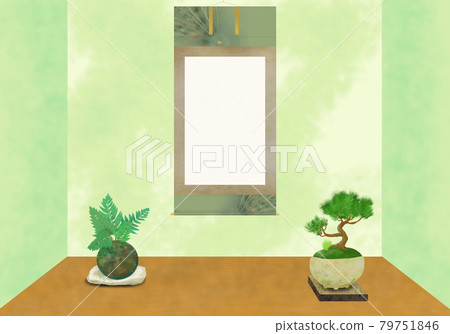 在用松樹盆景裝飾的壁龕和常盤信苔球之間・掛軸內帶有人物空間的涼爽綠色類型 79751846