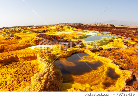 Dallol,埃塞俄比亞達納基爾沙漠,被硫磺染成黃色 Dallol,埃塞俄比亞達納基爾沙漠,被硫磺染成黃色 79752439
