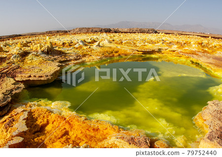 埃塞俄比亞達洛爾沙漠綠色酸性池塘在達洛爾 79752440