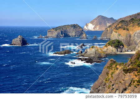 Minamiizu coast, which is rough due to strong winds 79753059