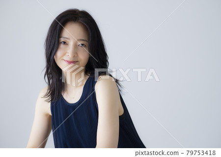 Women beauty hair care Women beauty hair care 79753418