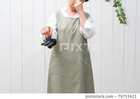 Housewife and men's socks 79753421