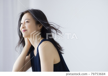 Women beauty hair care 79753684