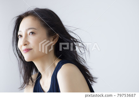 Women beauty hair care 79753687
