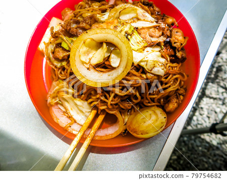 Yakisoba grilled on an iron plate, a standard barbecue dish 79754682