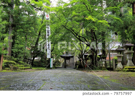 初夏谷雲山華嚴寺73路(岐阜縣伊比郡伊比川町) 初夏谷雲山華嚴寺73路(岐阜縣伊比郡伊比川町) 79757997