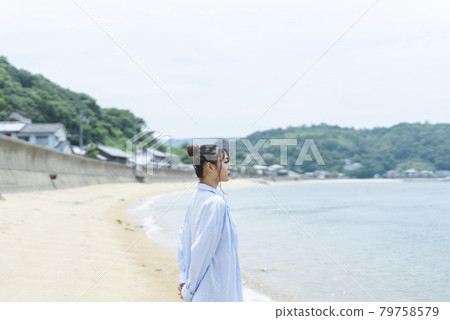 Summer sea woman 79758579