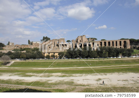 Italy, Rome, Circus Maximus (ancient chariot stadium), Domus Augustana (Augustus Palace) Italy, Rome, Circus Maximus (ancient chariot stadium), Domus Augustana (Augustus Palace) 79758599