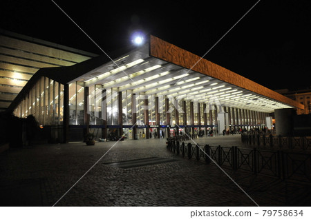 意大利羅馬特米尼車站夜景 79758634