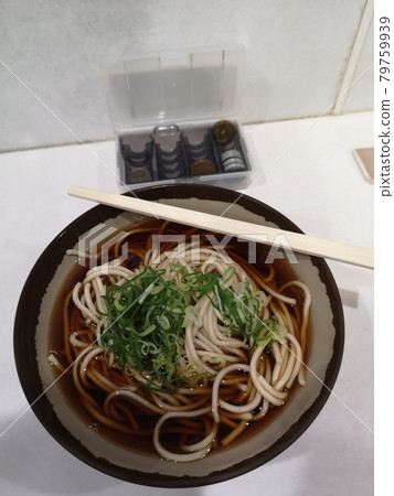 立式蕎麥麵店的蕎麥麵 立式蕎麥麵店的蕎麥麵 79759939