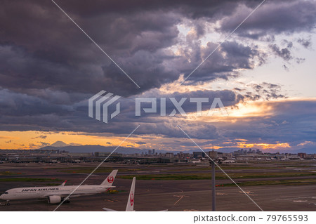 Airport Airplane Haneda Airport Takeoff Afternoon Dusk Night Airline Engine Brake Terminal 1 79765593