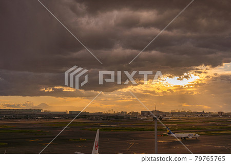 Airport Airplane Haneda Airport Takeoff 下午 Dusk Night Airline Engine Brake Terminal 1 79765765