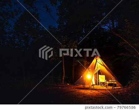 Solo camp at night 79766586