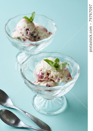 Mixed berry ice cream Mixed berry ice cream 79767097