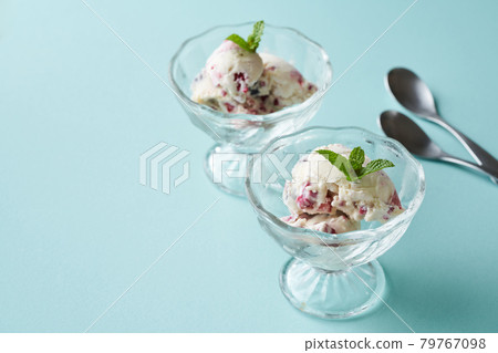 Mixed berry ice cream Mixed berry ice cream 79767098