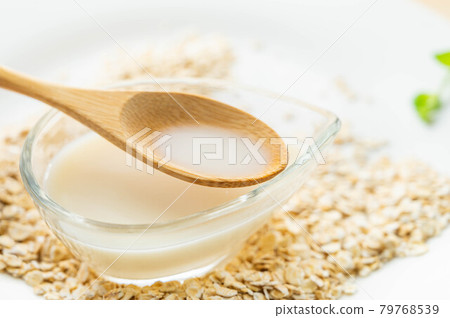 Oats milk and oats Oats milk and oats 79768539