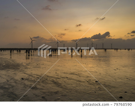 台中，台灣 高美濕地，台中，台灣在晚上 79768590