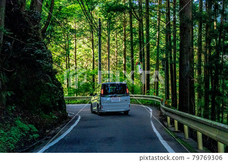 Drive image mountain pass 79769306