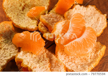 Satsuma Mandarin Tangerine Wedges On Fresh Fruit Peels (Citrus unshiu) Satsuma Mandarin Tangerine Wedges On Fresh Fruit Peels (Citrus unshiu) 79770594