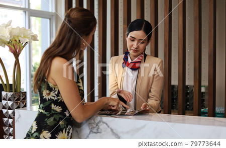 Happiness woman customers are check in to your room at the hotel lobby. 79773644