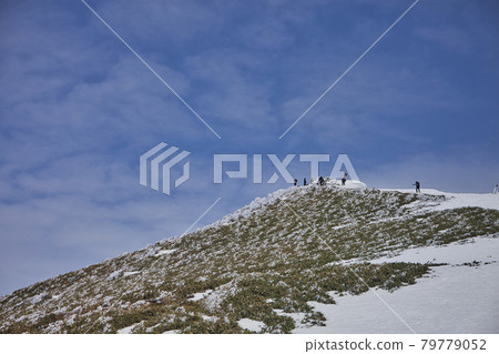 Climbing Mt. Tanigawa in the midwinter 79779052