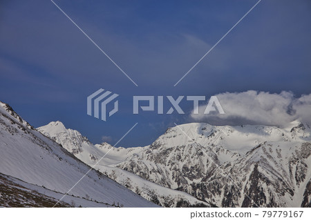春天攀登中嫩山 春天攀登中嫩山 79779167