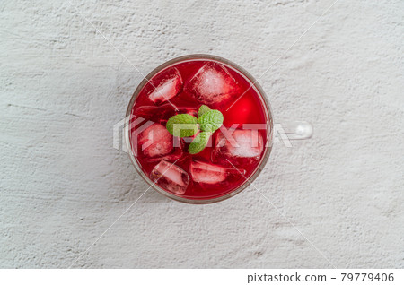 Healthy fruit juice with ice and apple mint Healthy fruit juice with ice and apple mint 79779406