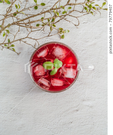 Healthy fruit juice with ice and apple mint Healthy fruit juice with ice and apple mint 79779407