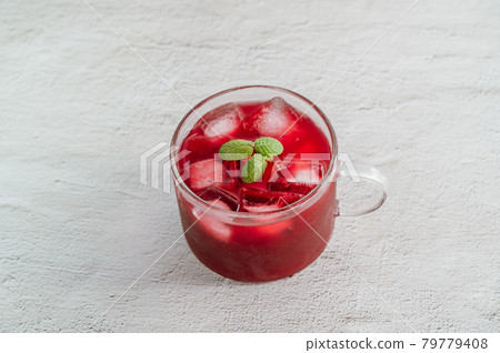 Healthy fruit juice with ice and apple mint Healthy fruit juice with ice and apple mint 79779408