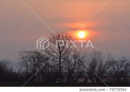 Saroma sunset 79779562
