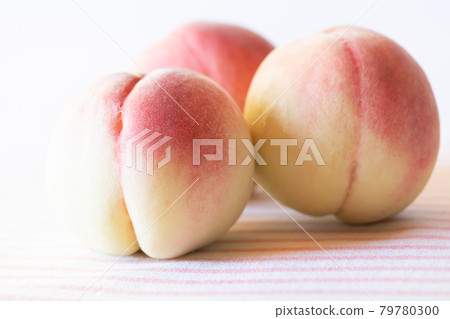 Honey peach Honey peach 79780300