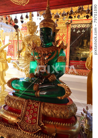 泰國清邁最著名的金廟的綠佛 79781890
