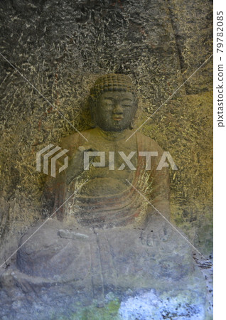 Den Amida Nyorai雕像（兩側的Shaka Nyorai和Samurai Nyorai雕像，山之山石佛群，國寶臼杵石佛/大分縣臼杵市） 79782085