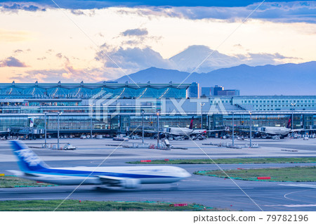 Airport Airplane Haneda Airport Takeoff Afternoon Dusk Night Airline Engine Brake Terminal 1 Mt. Fuji 79782196