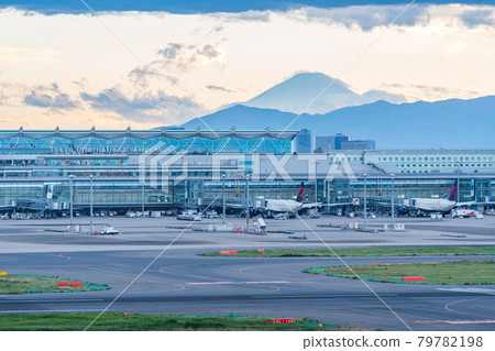 Airport Airplane Haneda Airport Takeoff 下午 Dusk Night Airline Engine Brake Terminal 1 Mt. Fuji 79782198
