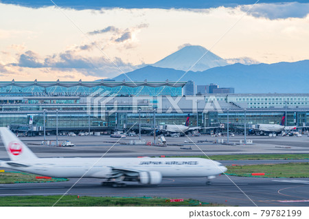 Airport Airplane Haneda Airport Takeoff Afternoon Dusk Night Airline Engine Brake Terminal 1 Mt. Fuji Airport Airplane Haneda Airport Takeoff Afternoon Dusk Night Airline Engine Brake Terminal 1 Mt. Fuji 79782199