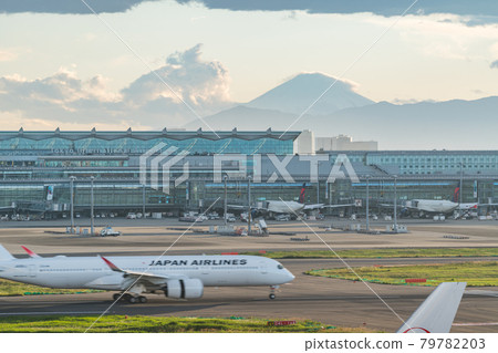 Airport Airplane Haneda Airport Takeoff Afternoon Dusk Night Airline Engine Brake Terminal 1 Mt. Fuji Airport Airplane Haneda Airport Takeoff Afternoon Dusk Night Airline Engine Brake Terminal 1 Mt. Fuji 79782203
