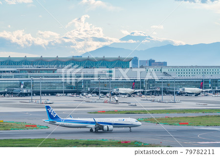 Airport Airplane Haneda Airport Takeoff 下午 Dusk Night Airline Engine Brake Terminal 1 Mt. Fuji 79782211
