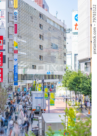新宿站銀行南口人行橫道早晨娛樂區光明市中心工薪族遊客 79783122