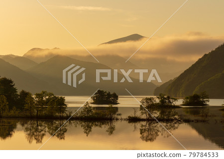 日出和秋元湖 日出和秋元湖 79784533