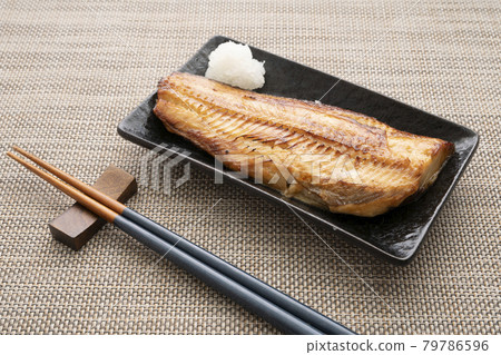 Salted grilled hawk 79786596
