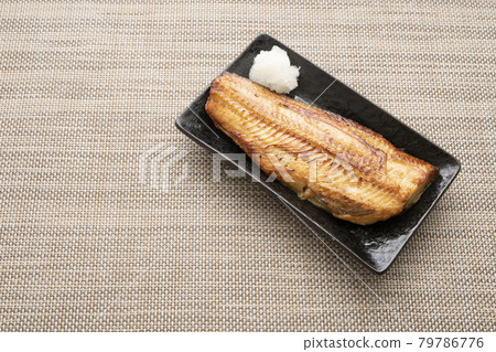鹽漬烤鷹 79786776