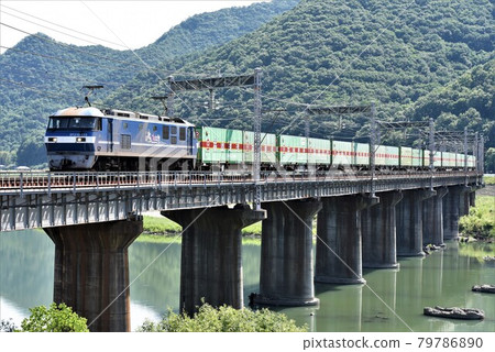 Dedicated train passing through the Yoshii River Bridge on the Sanyo Main Line 79786890